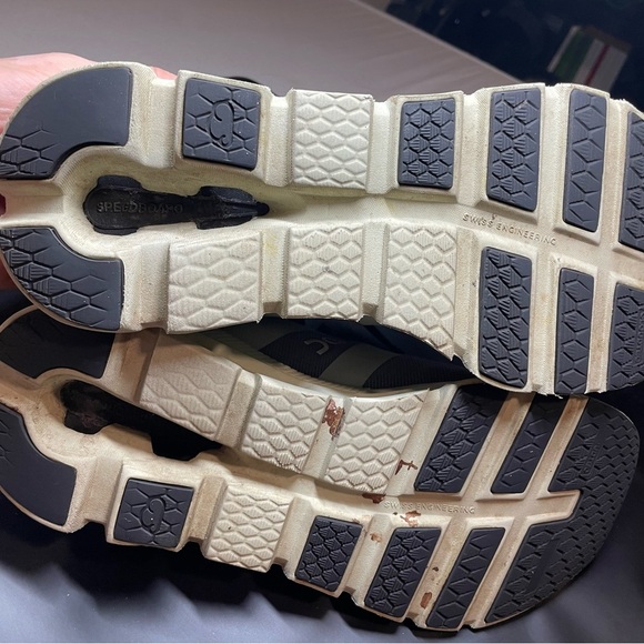 On cloud On Running cloudrunner sneakers women’s 9 size - Picture 8 of 11